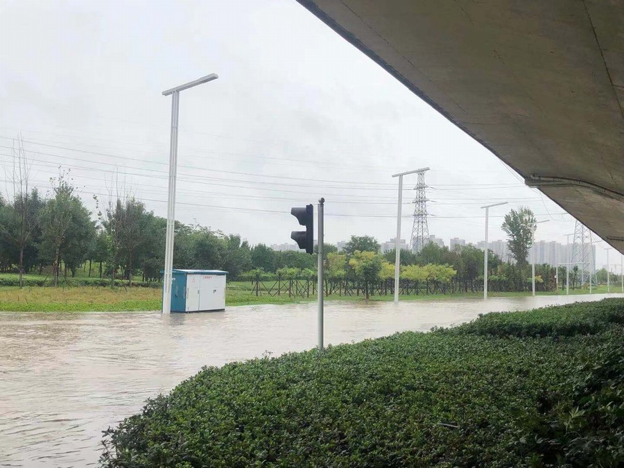 郑州中心库周边路段积水情况1.jpg