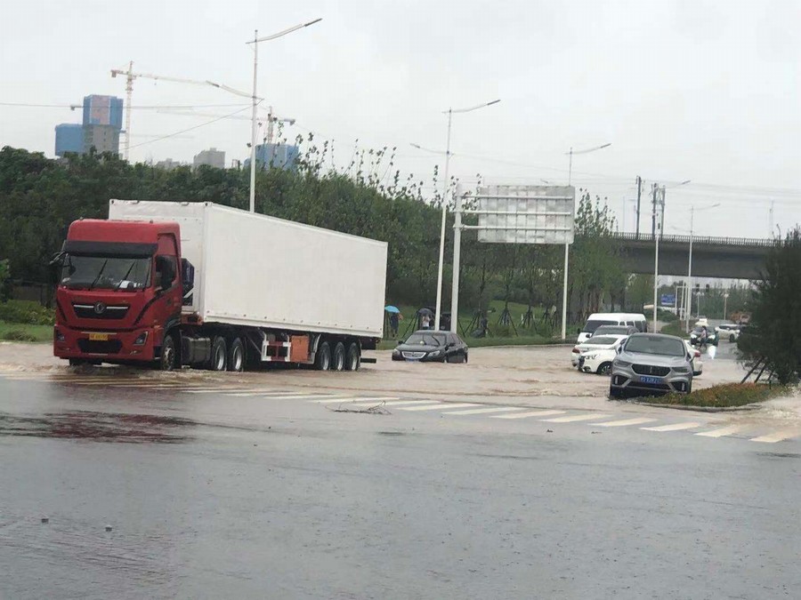 郑州中心库周边路段积水情况4.jpg